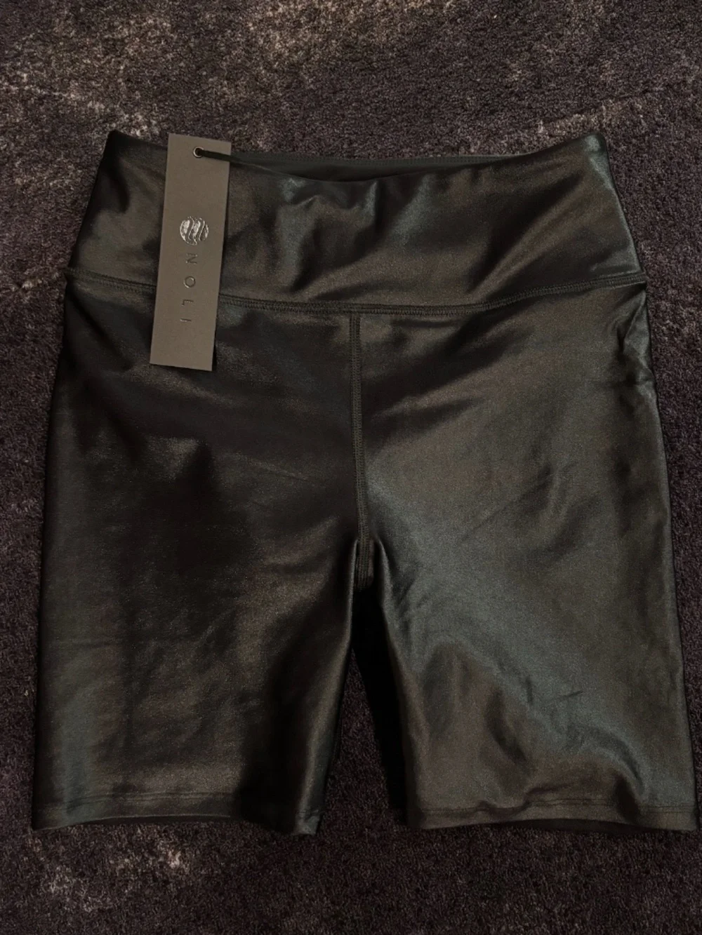 Noli Yoga Liquid Biker Short – Black Gloss - Picture 3 of 5